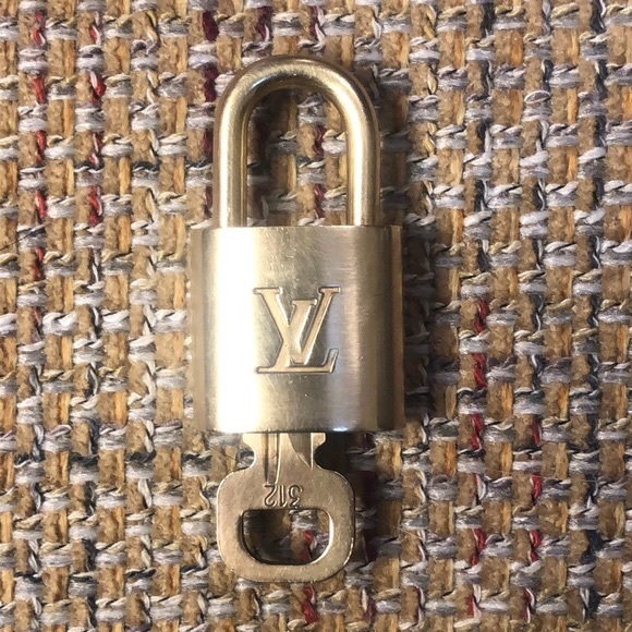 Louis Vuitton LV Gold Padlock Lock & Key 312 - Picture 8 of 13